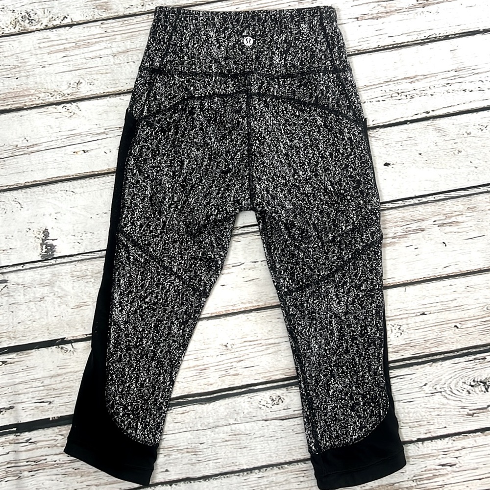 Lululemon Fit Physique Cropped Leggings - Luon Suited - Jacquard